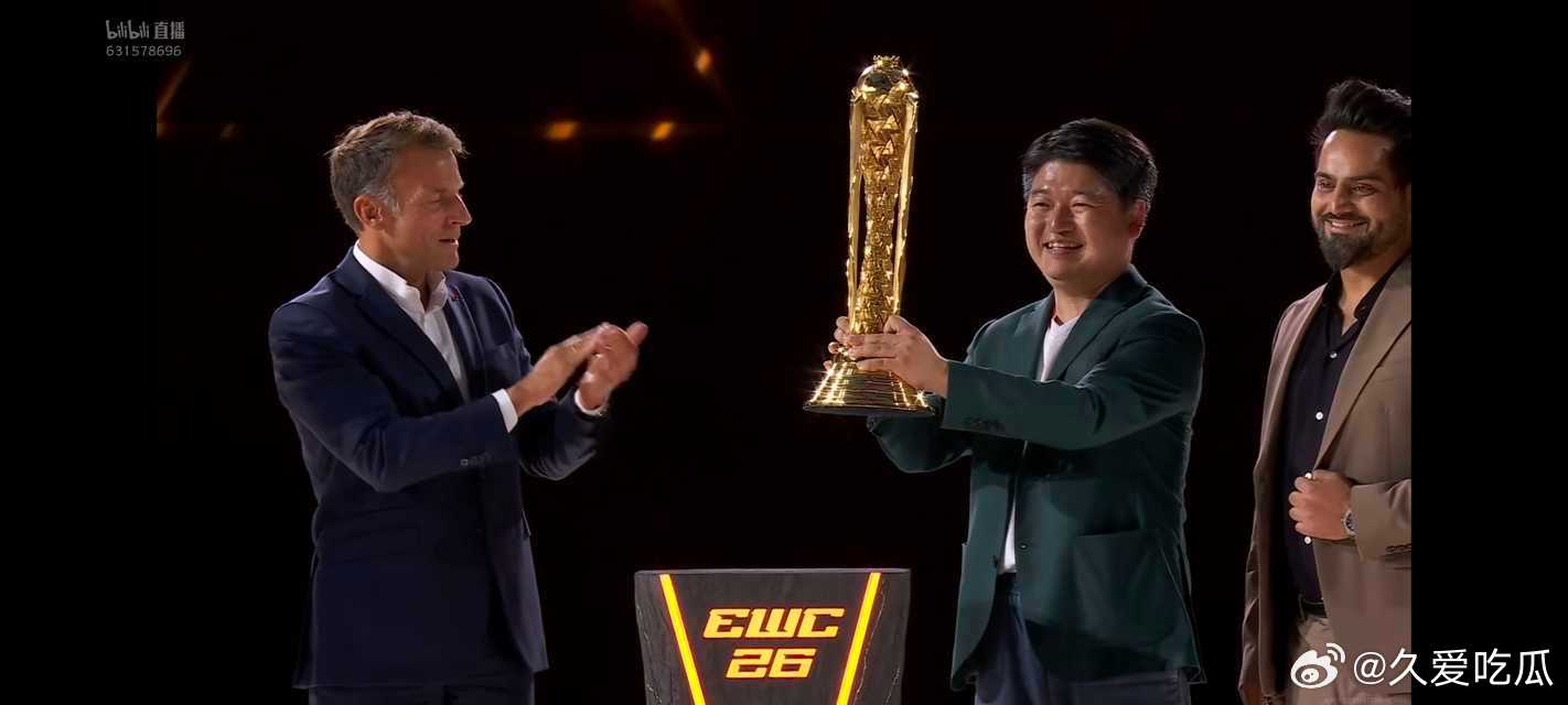 法国总统马克龙给AG.AL颁奖 ​