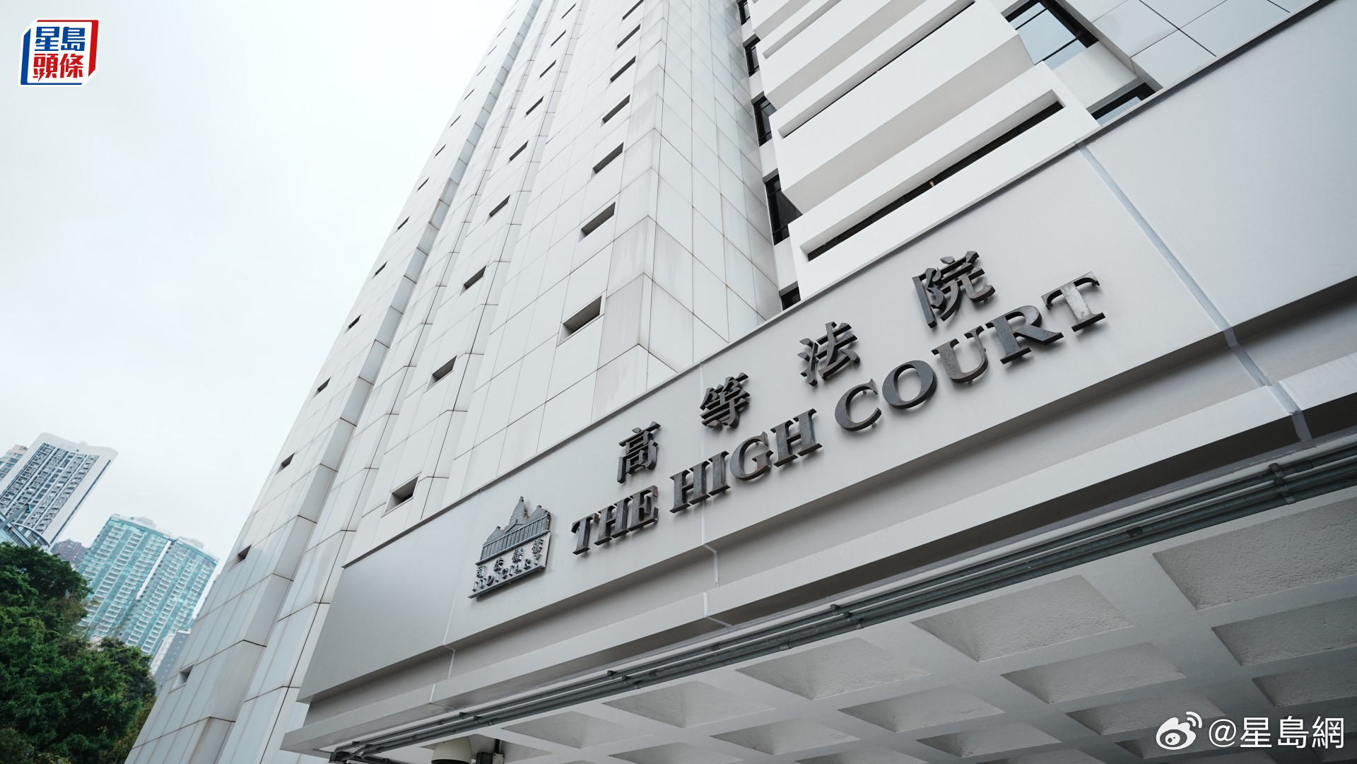 #香港#【青年承认性侵4名女童共12罪，法官斥非常病态重囚10年】22岁青年由2022年到2023年间，从交友程序认识4名女童，年龄介乎14至15岁，悉数于数周内交往，再带到时钟酒店上下其手，更企图强奸其中1名女童。另1名女童在双方断绝来往后翌月轻生，其母从女童遗物中揭发本案。青年早前承认企图非法性交、 ​