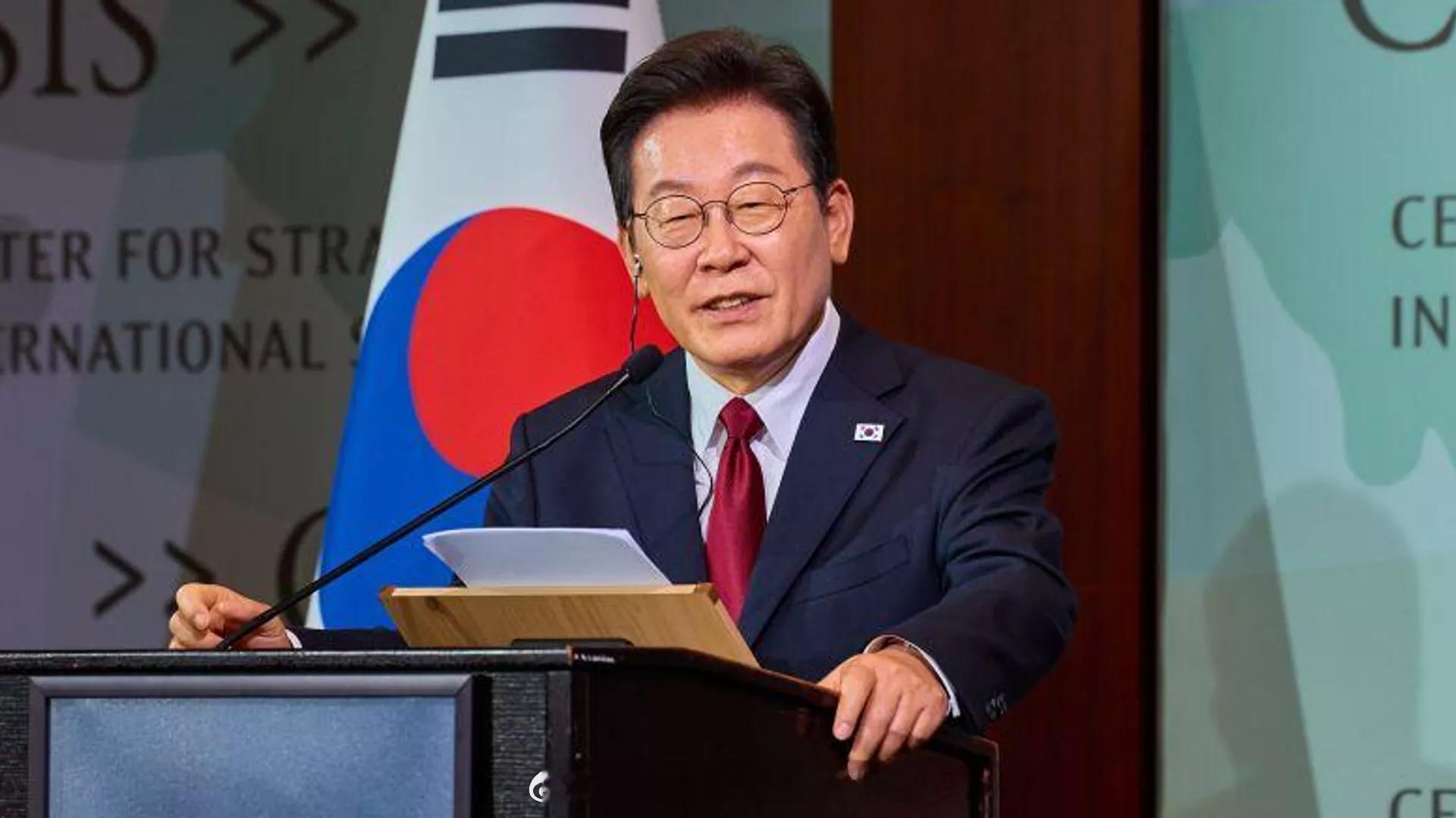 【韩国总统祝贺“泛星宏图”号船员成功通过北方海路】#韩国#总统李在明向成功通过#北方海路#并抵达英国的“泛星宏图”号集装箱船（PanStar Acro）船员表示祝贺。

韩国“泛星宏图”号集装箱船周六顺利抵达英国费利克斯托港，成为韩国首艘经北方海路前往欧洲的集装箱船。该船于8月22日从韩国釜山启航，8 ​