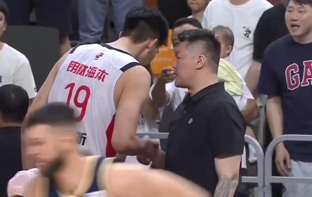 今夏广东宏远核心人事变动，主教练杜锋将卸任，总经理朱芳雨辞职。体育联赛...