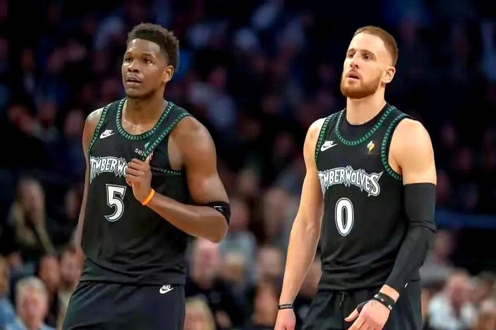 NBA这季后赛太邪门了，伤病跟下雨一样！  森林狼3-1掘金拿到赛点...