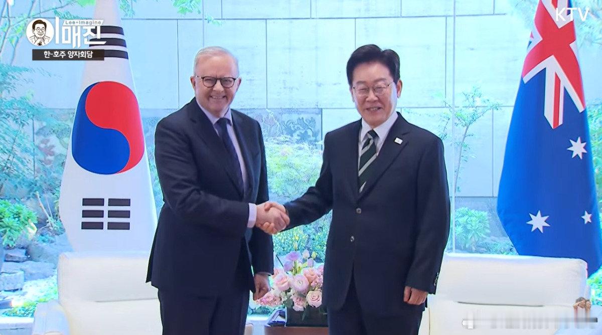 【韩国·澳大利亚首脑会谈 讨论能源供应链与防务合作】#韩国[超话]# 总统李在明当地时间22日在美国纽约出席第81届联合国大会高级别会议期间，与澳大利亚总理安东尼·阿尔巴尼斯举行首脑会谈，就中东局势引发的能源危机、能源供应链、防务合作等议题交换意见。#NEWSPIM# ​
