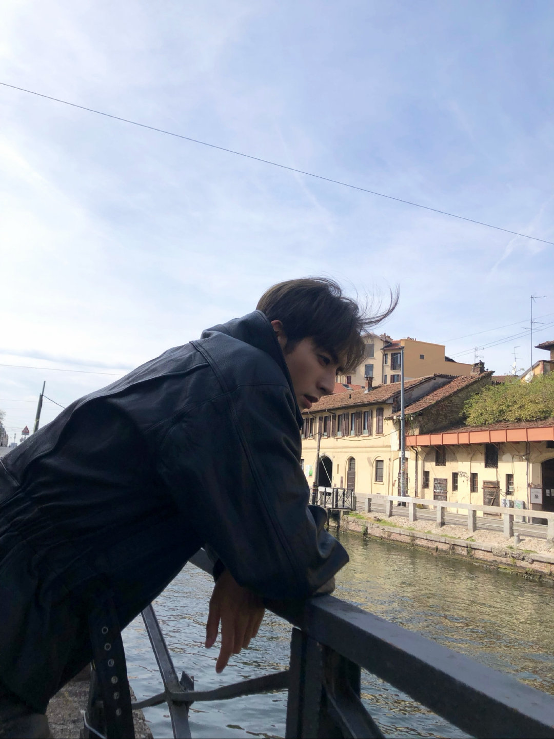#宋威龙[超话]# 

不是不逛公园，而是要慢逛、优逛、有节奏地逛
让喜欢自然的人先逛，让随便走走就能出片的人先逛，才能先逛带动后逛。[柯基][期待]​