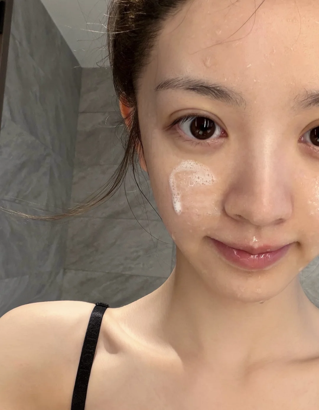 田曦薇8.27更新自拍，素颜小田好顶😭