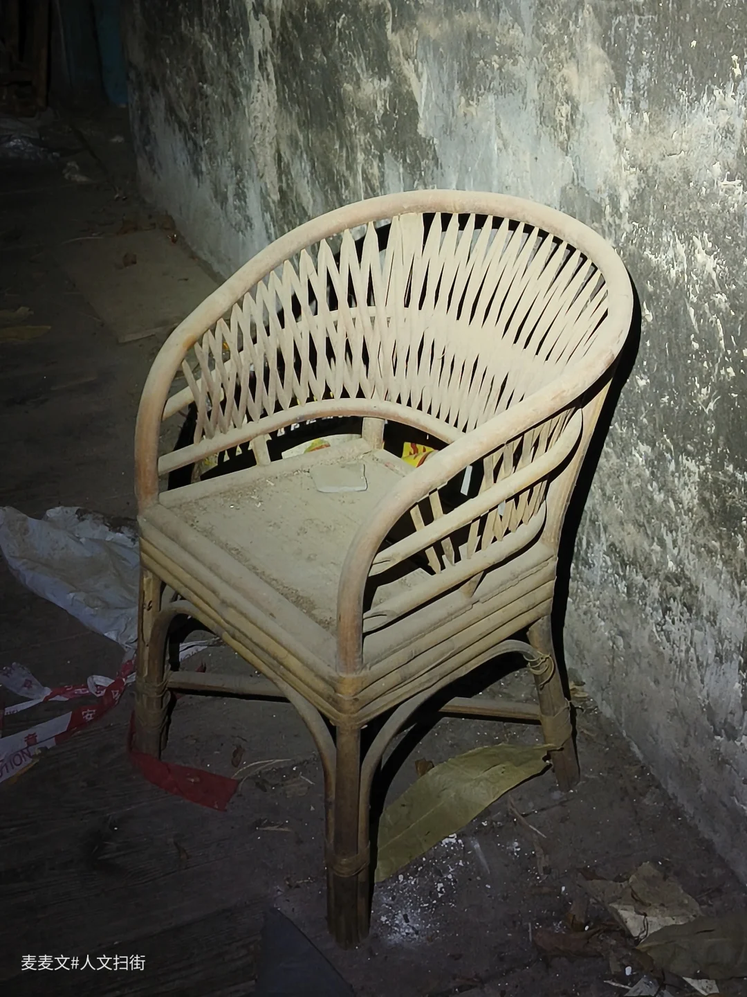 【江北】夜探望江厂职工闲置十多年的家