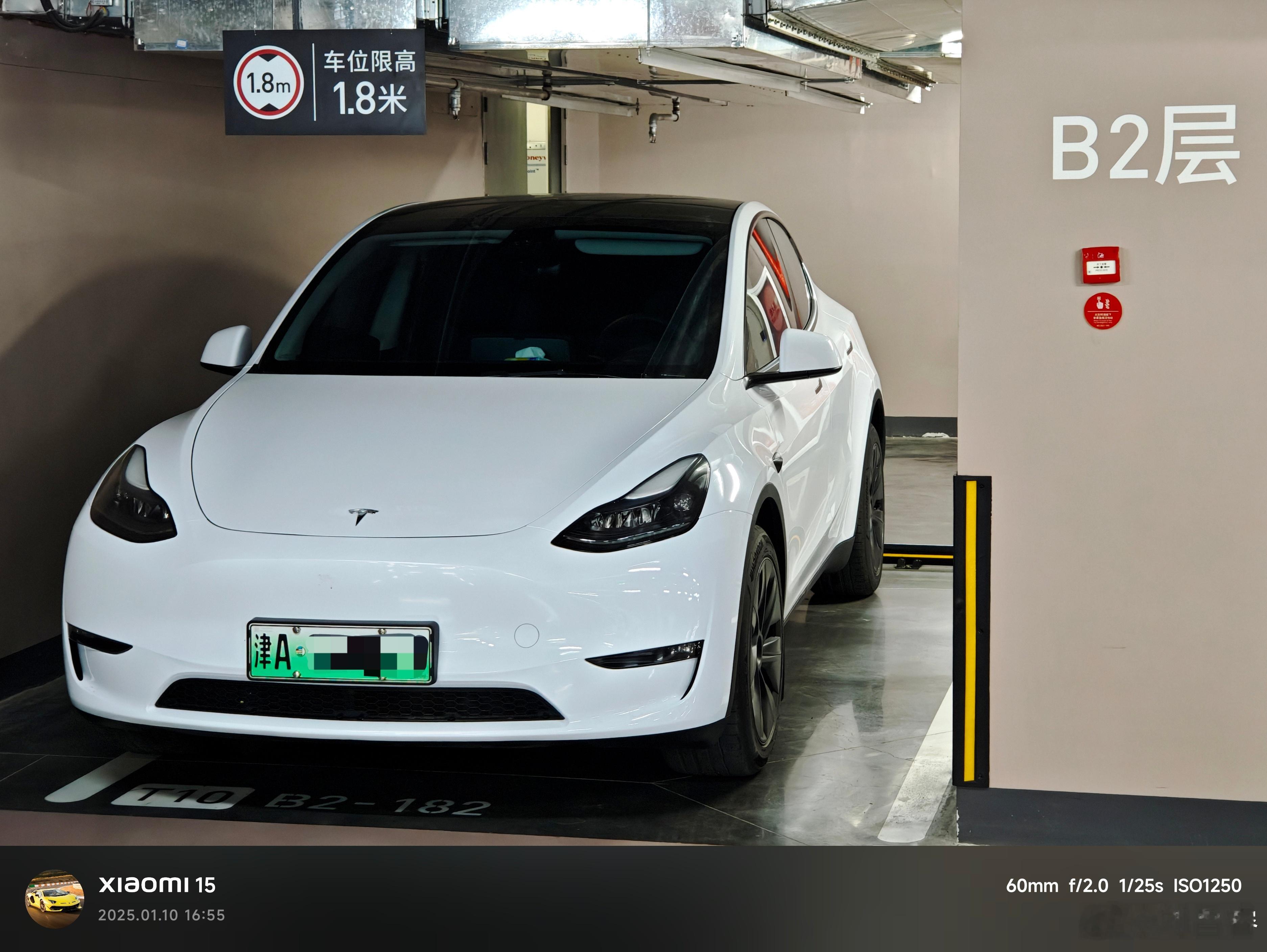 #特斯拉等车企OTA软件召回#
今晚，市场监管总局公告要求 9 家车企召回多款车型，主要原因是车内门把手的识别性

这些车企里，召回范围最广数量最多的 还是特斯拉
车型含国产和进口的 Model S/3/X/Y，至少 274 万辆

我也开过一段时间特斯拉，Model Y 车内门把手确实不显眼（图4，后排甚至需要拆开盖板 ​