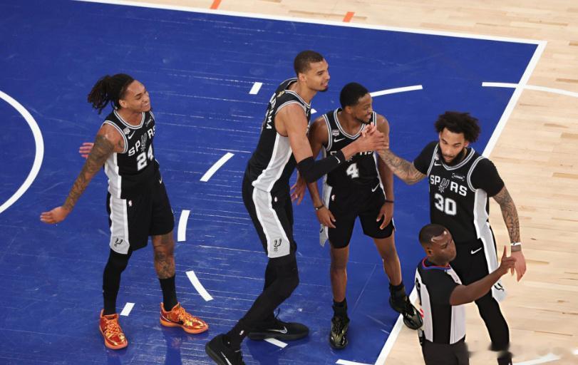 【NBA史诗级崩塌】马刺客场29分领先被翻盘！创总决赛耻辱纪录，1-3...