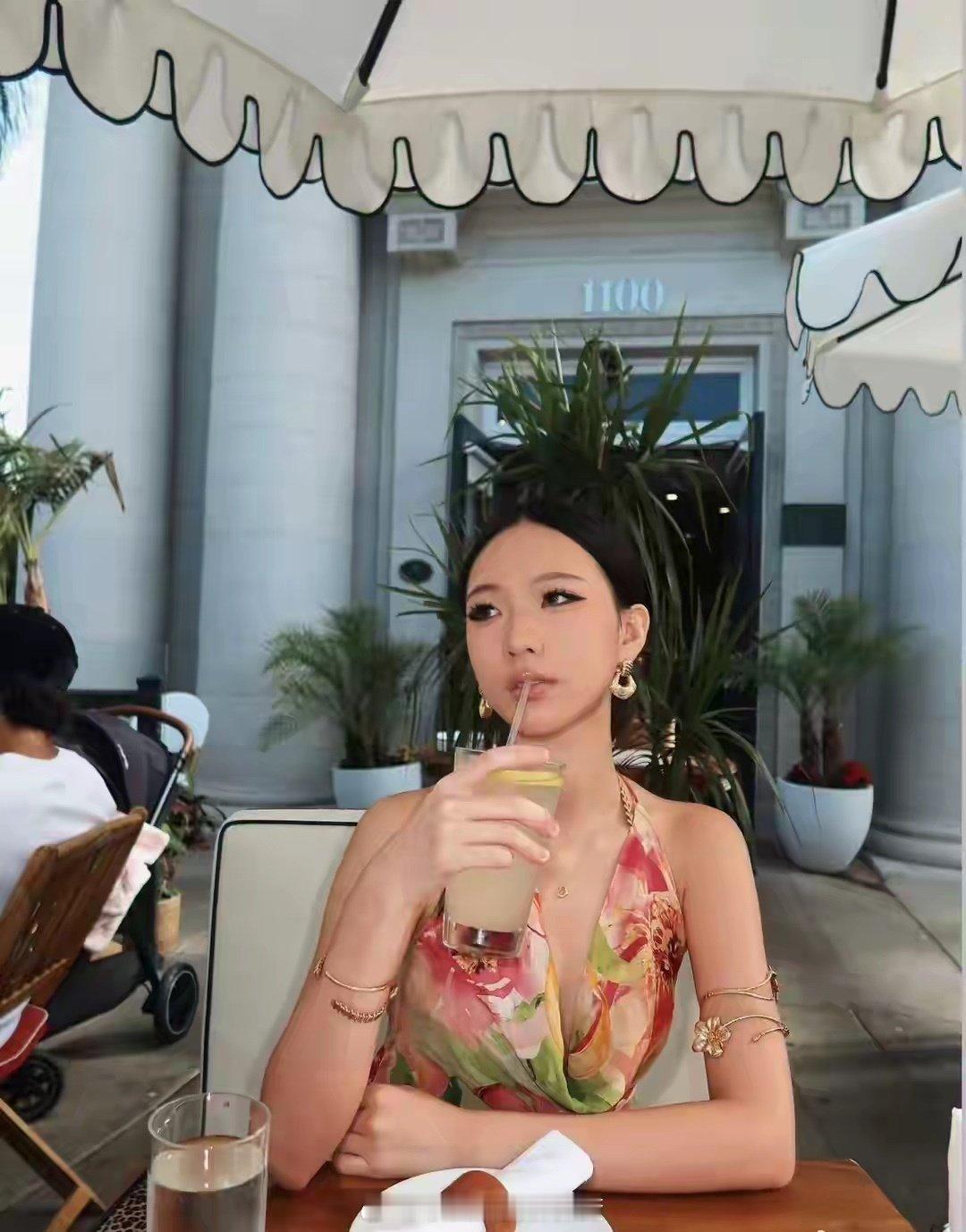 小S大女儿晒比基尼辣照 身材快赶上她妈妈了！ ​