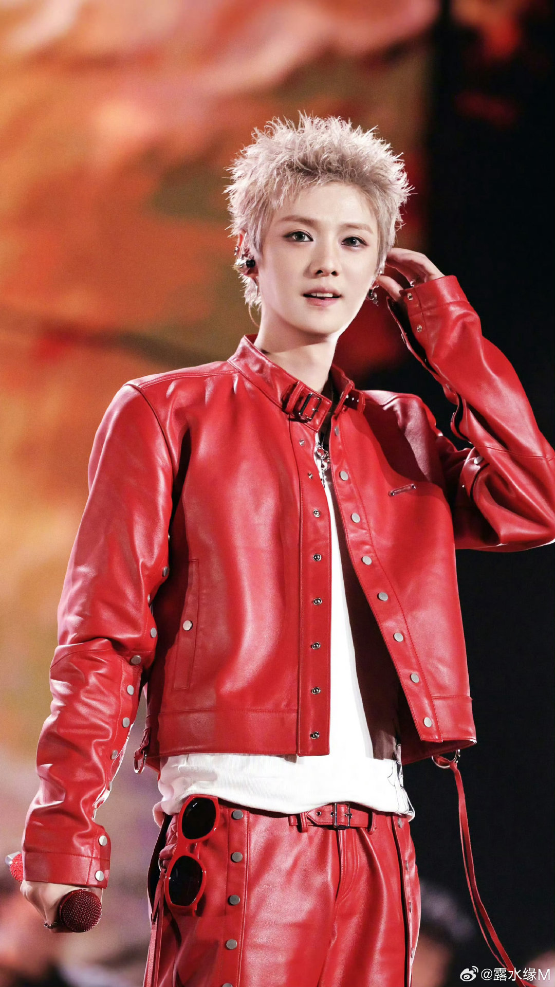 #鹿晗[超话]#[心]#陈赫直播怼鹿晗# [心]#歌手鹿晗# 鹿晗 lh
武器是我紧握的梦想，而我受过的伤都是我的勋章[微风]勋章 ​