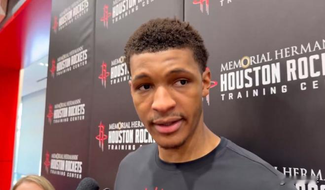 你怎么看？史密斯谈詹姆斯：  “我尊重勒布朗。”  “但我更想击败他。...