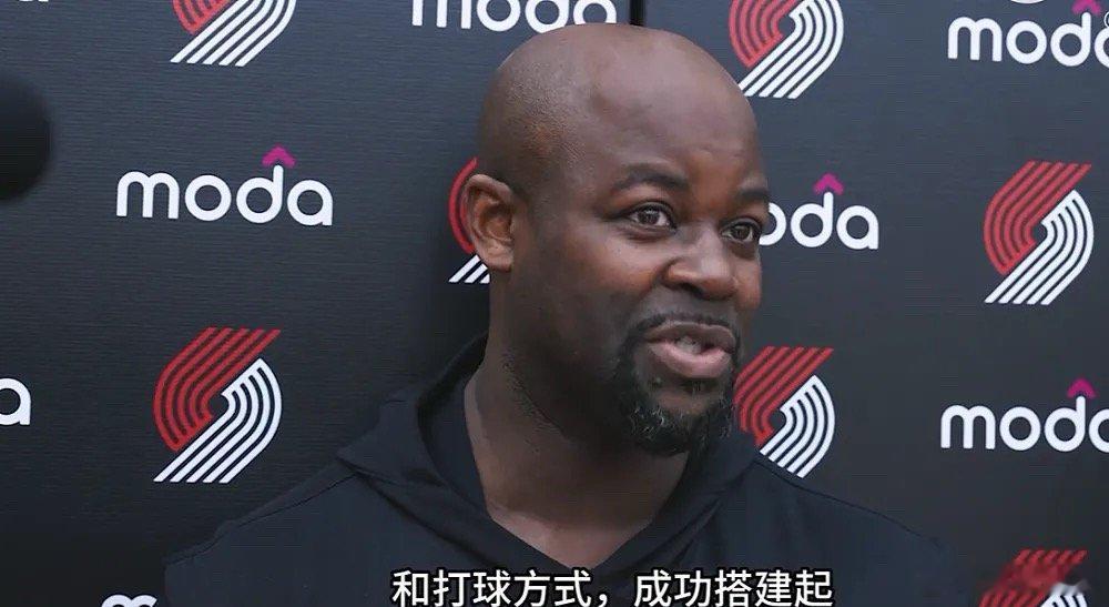 7月4日讯 开拓者夏联主帅亚伯拉罕接受了媒体采访，谈到了杨瀚森。  问...