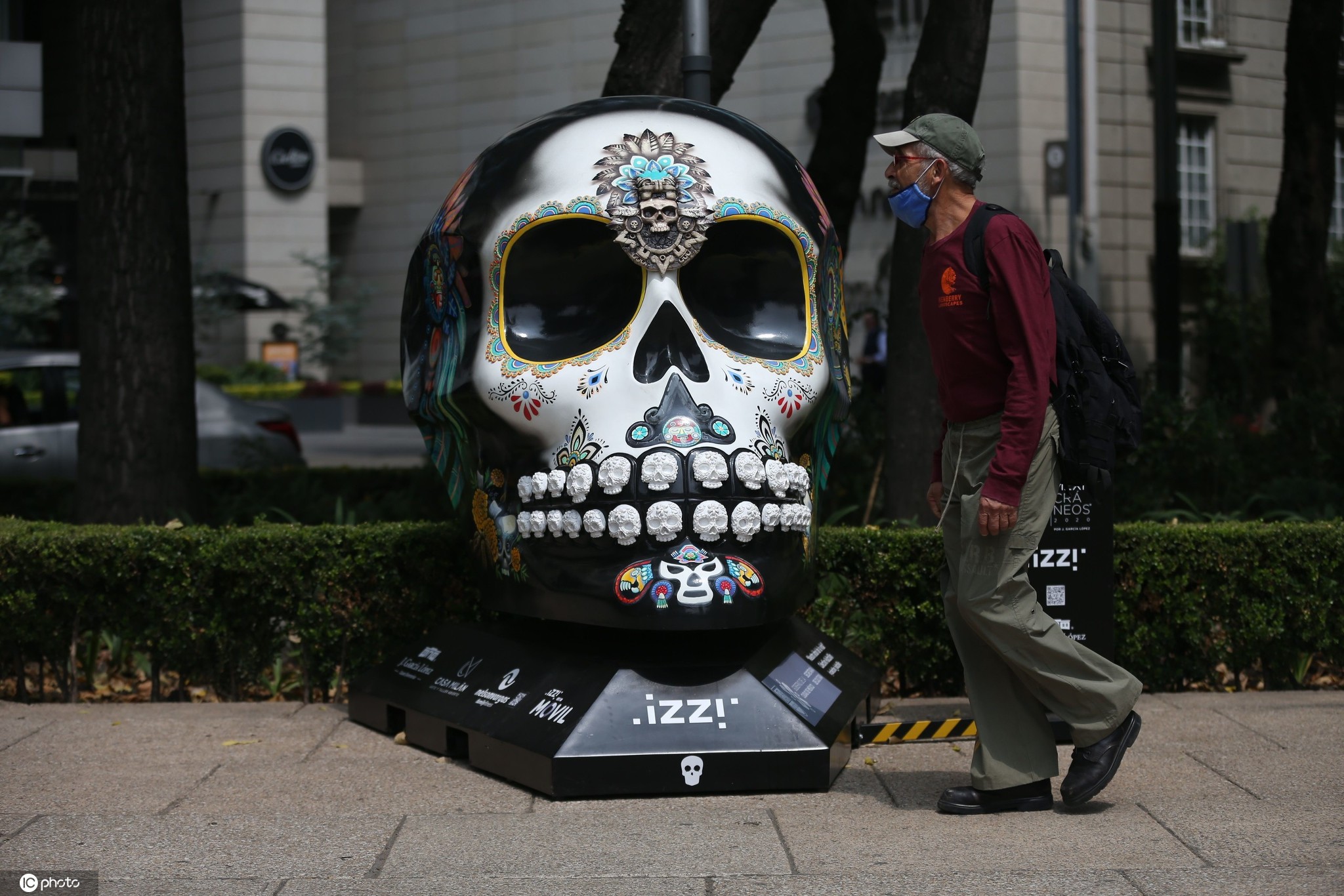 墨西哥亡靈節將至 街頭“骷髏”雕塑吸睛-圖2