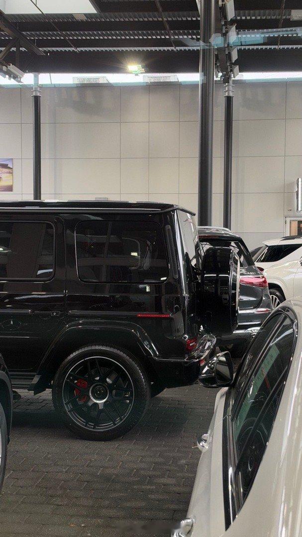 今早拿车做Service，4S又给一辆全新车做备用车，是个GLA，上次做service给的是辆全新的S580，end up我订了一辆2027年款的580，这次我不上当了，坚决不花钱，除非他们免费送我，公司高管大部分员工都是他们家的车了。
. ​