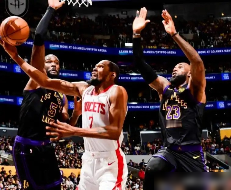 撕下最后一块遮羞布！杜兰特G2狂送9次失误，歇一场伤一场，眼睁睁看着4...