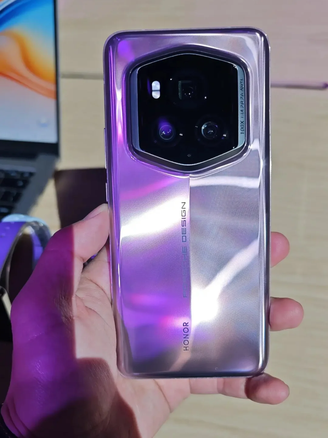 还有别的厂家会用双层OLED屏幕吗？可能不会