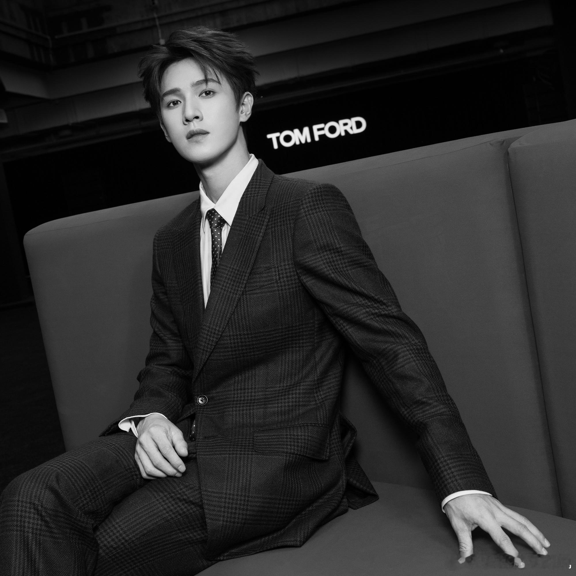 #李昀锐陆一航#lyr#李昀锐#

玫瑰可以是浪漫的定义词 但自从遇见你 的浪漫开始了重新的定义                                       
                                             
合成令丨陆一航丨 合成令丨陆一航 丨 合成令丨陆一航 丨 合成令丨陆一航 丨 合成令丨陆一航 
                
 ​