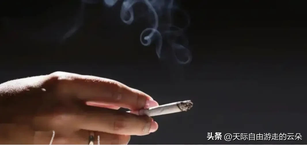 吸烟就取消学费减免？川大这条规定冲上热搜，真相是……

一边拿着国家的学费减免，一边吞云吐雾？多所高校说“不”。

近日，四川大学发布2026-2027学年本科生学费减免通知，其中一条规定直接冲上了热搜：有吸烟、酗酒、沉迷网络或其他消费型不良嗜好者，将取消学费减免资格。

消息一出，网友炸了锅。有人