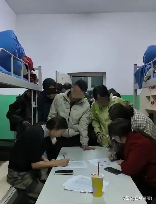 这次公开找茬和辱骂祁连县文旅局工作人员的人，不知道是良心坏了，还是人性的肮脏，怎么会是这样的人呢？
祁连县文旅局根据旅客的诉求和需要，在特殊时期采取了特殊的做法，善意的利用学校宿舍的功能，安置正处在低温下的游客，确保了滞留旅客无处居住的问题。这种行为是游客至上的理念，可是却意外的遭到一些不明身份网友