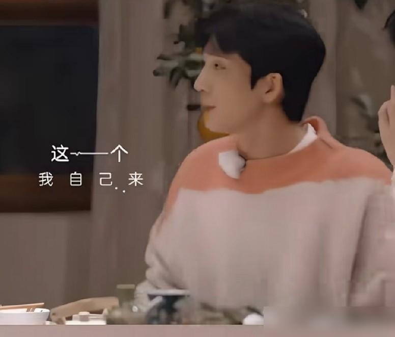 芭莎夜他弯腰给倪妮提裙摆那一幕，现在还有人翻出来回味。
2016年公开，综艺上吻别，意大利拍情侣大片，恨不得把恩爱刻脑门上。结果2018年5月就分了，7月才发声明，高调了两年。
再看刘雯这段。2019年认识，2022年被拍到牵手才曝光。传了无数次领证见家长，两人始终沉默。
一个急着让全世界见证