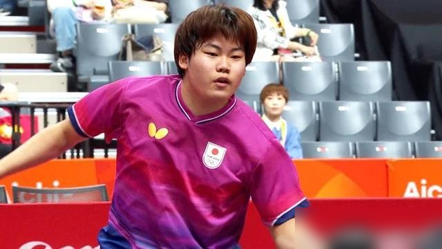 松岛辉空输不起啊。亚运会男单被林诗栋4比2逆转，转头就赖身兼四项体力崩了。
结果一扒，林诗栋才是那个真铁人。男团、男单、男双、混双，国乒唯一四线作战的。混双刚4比0拿金牌，男双又把松岛辉空和户上隼辅4比1送走。两天之内，两个项目，双杀同一个日本对手。
松岛说累，林诗栋昨天打完混双决赛，今天上午接