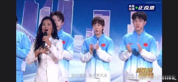 今天首页全是王曼昱王楚钦亮相中国领奖服发布仪式的图。曼昱宝宝一身熊猫造...