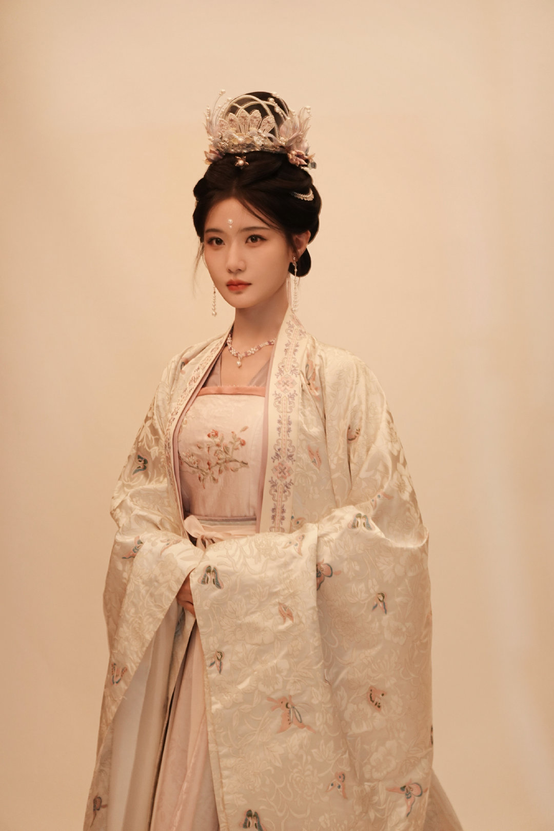 #陈意涵estelle[超话]##陈意涵谢清容##一瓯春# 
解锁6张可爱清容✨彩蛋掉落一张端庄清容​