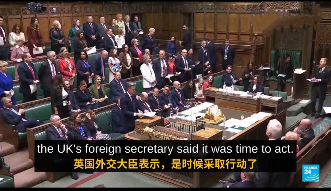 多国跟进定居点贸易限制，以色列宣称将关闭英国领馆作为回击

英国宣布禁止进口约旦河西岸以色列定居点出产的商品，法国、加拿大等一共12国同步表态，限制这类商品贸易。英国外交大臣表示，不能只停留在口头谴责，要拿出实际行动。
 
以色列外长萨尔强烈反对这项举措，宣布将关闭英国驻耶路撒冷领事馆，还配套出台多