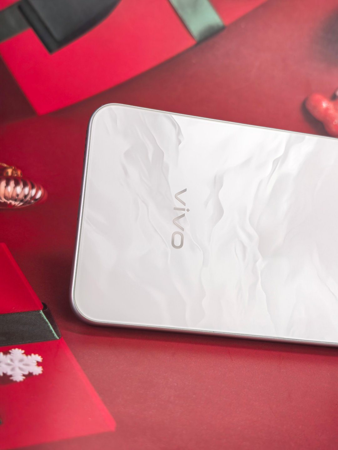 vivo Y500 Pro续航是真的踏实[不愧是你]出门跑一天根本不用带充电宝，正常用两天一充也够用。机身拿着也轻巧，揣着没什么负担[嘻嘻] ​