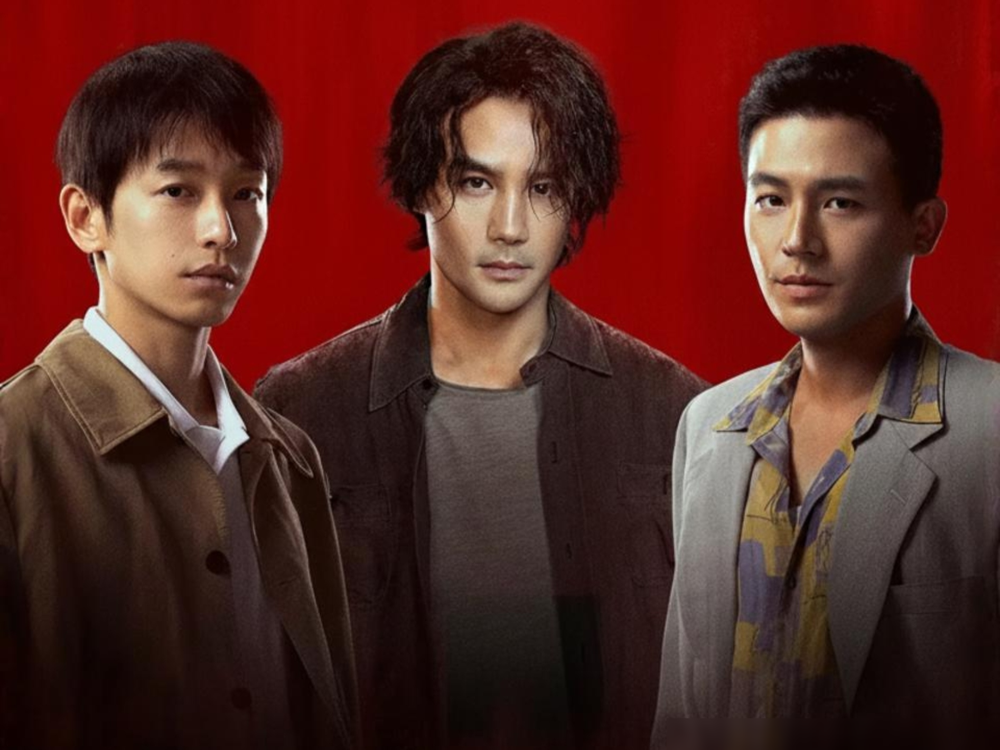 一杯水端上来，人就没了，第一集就这么收场。
《交锋》里吴越演的蒋在珍，明面上是旅行社经理，背地里是埋了几十年的双面间谍。结果刚露面，一杯氰化钾下肚，直接下线。没有抢救，没有反转。编剧王小枪说得很直白，他不要假死，不要悬浮，就要这种一闭眼全盘清零的狠劲。
反倒是周放演的夏姐，在夜总会端茶倒水，连个