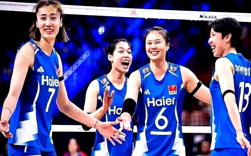 日本女排刚打出个3比0，却硬生生把自己逼进了一条死胡同。

八强对阵基本落位。中国女排一场没输一局没丢，靠着小分死死压住日本。最后一场拿下，小组第一直接揣兜里。

这第一可太值钱了。上半区对手偏弱，中国队能一边打一边喘口气。再看下半区？日本和泰国马上要脸对脸死磕，谁脱颖而出都得掉层皮。

金牌从来不