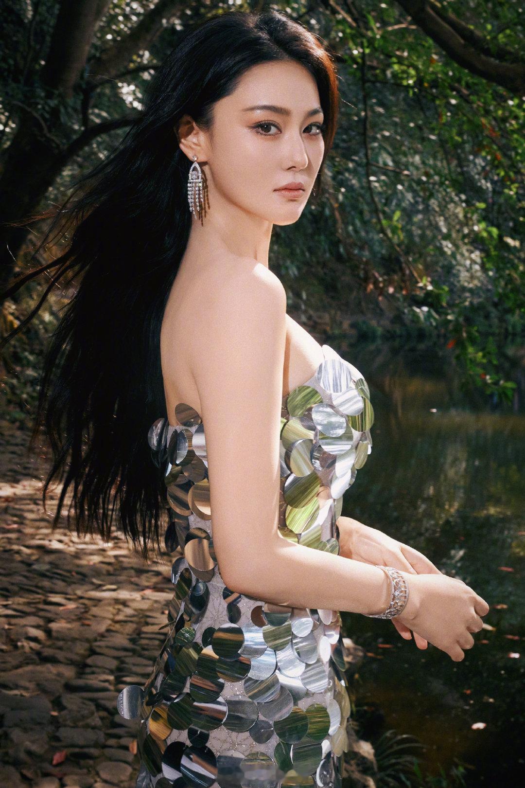 张馨予 ​