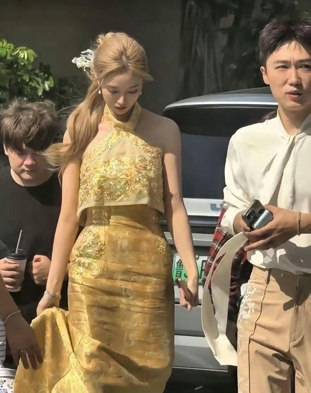 一直以为徐艺洋身高还行，结果她和别人同框，好家伙，原来她这么高！​​​