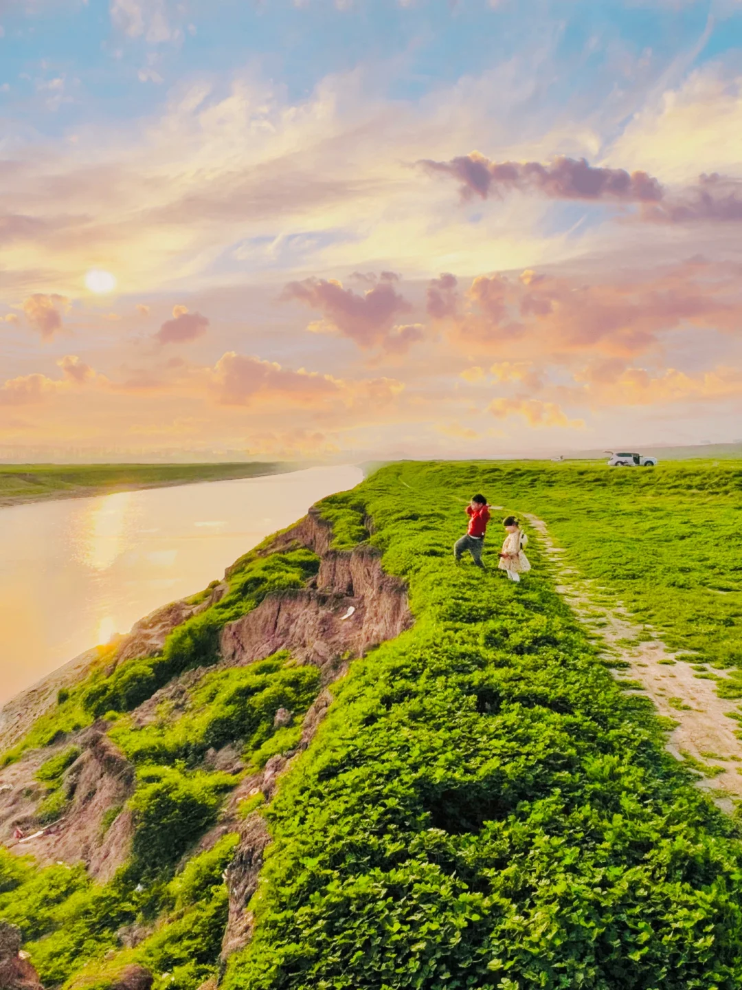 真的是武汉‼️这个悬崖大草坪太适合露营了⛺️