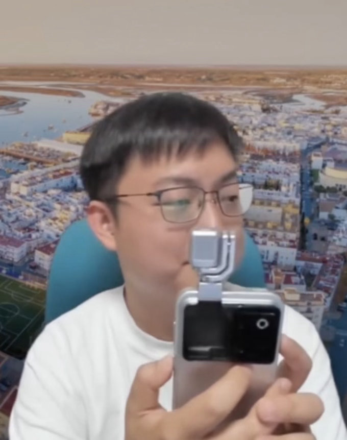 从功能机到智能机，从全面屏到折叠屏，每一次手机形态变化，其实都是一次大...