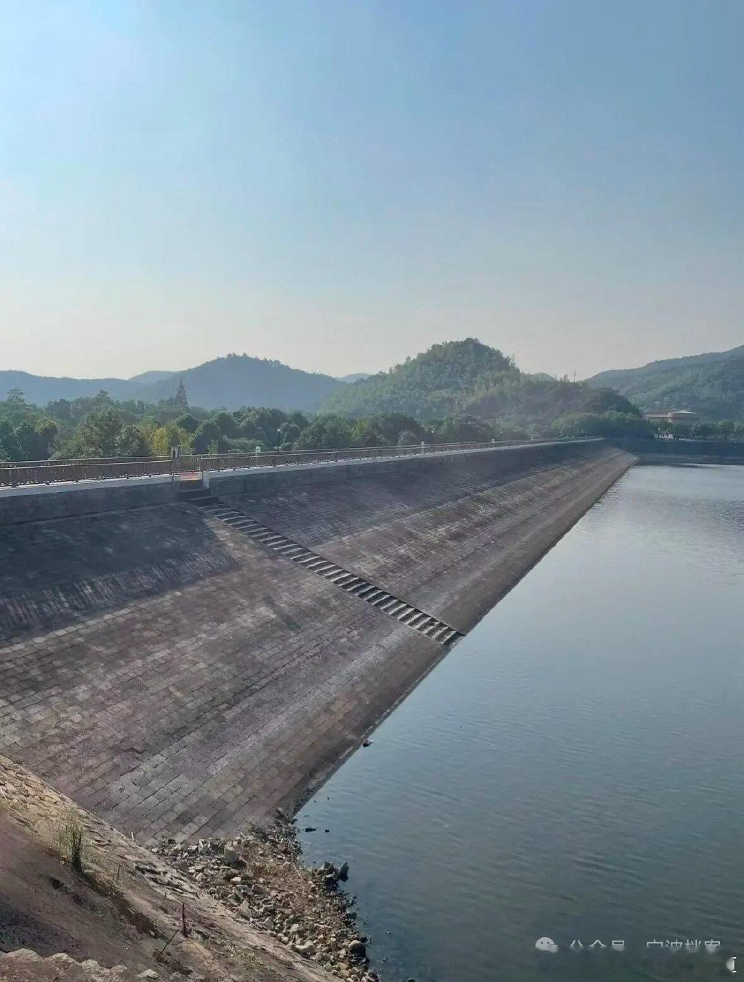 宁波江北慈城的英雄水库，前身是云湖，上世纪五十年代为解决当地防洪灌溉动...
