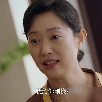 你以为的豪门狗血剧，其实是个连环套。李一桐演的余梦，结婚五周年当天发现老公狄立人和保姆卢蕙是一伙的。目的就一个，吃绝户。
别急着骂渣男。这剧埋了六个雷。保姆卢蕙到底站哪边，没人说得清。狄立人可能根本不是正主，是小四。小三文晓晓主动往上贴，图什么？律师焦旭最后跟没跟余梦走到一起？何润东是不是就打个酱