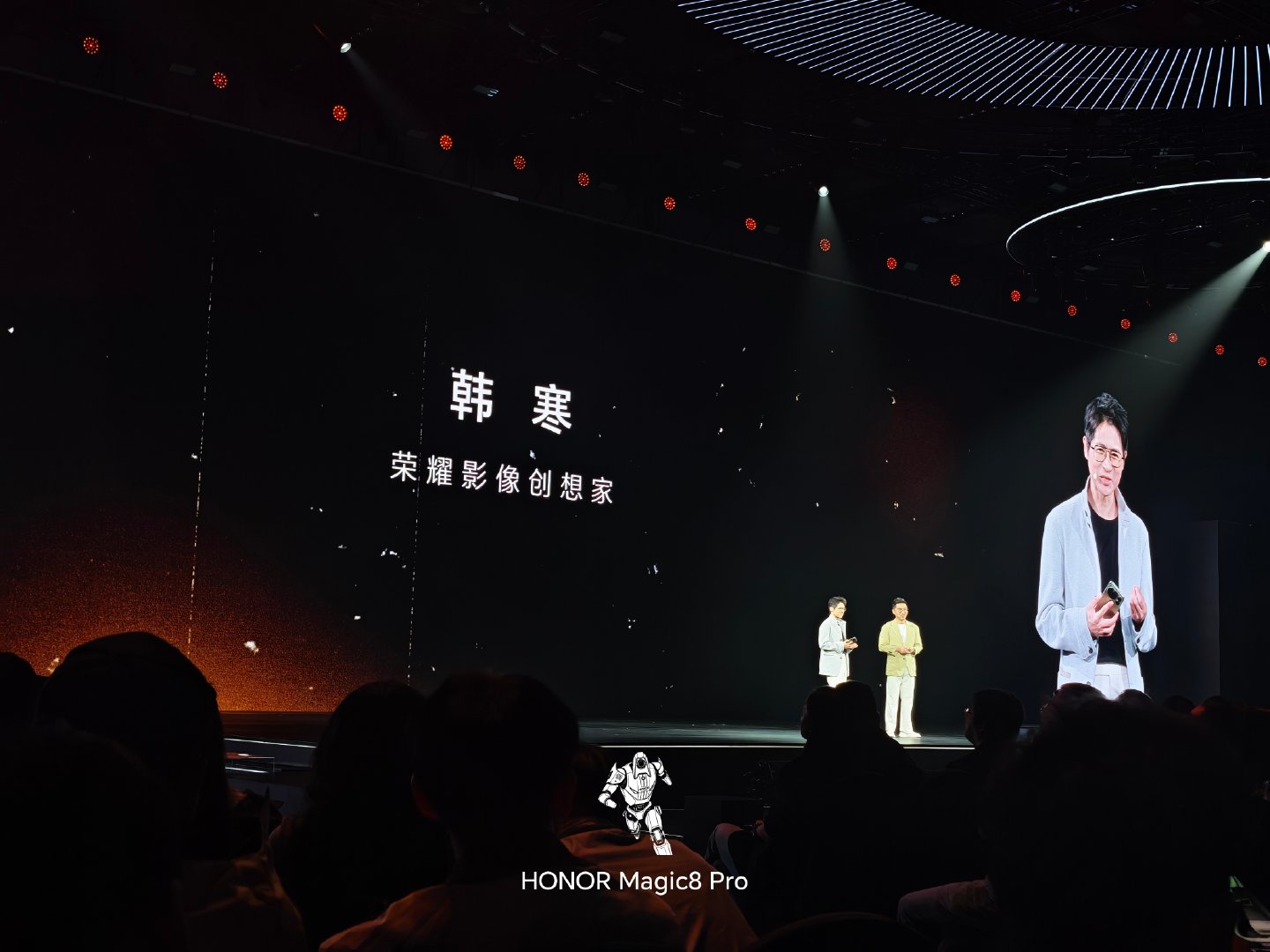 韩寒老师来到了#荣耀magic9# 发布会现场！  ​