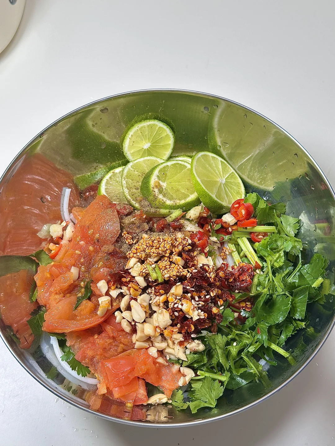 这碗凉拌酸辣米线 好吃的没边了！