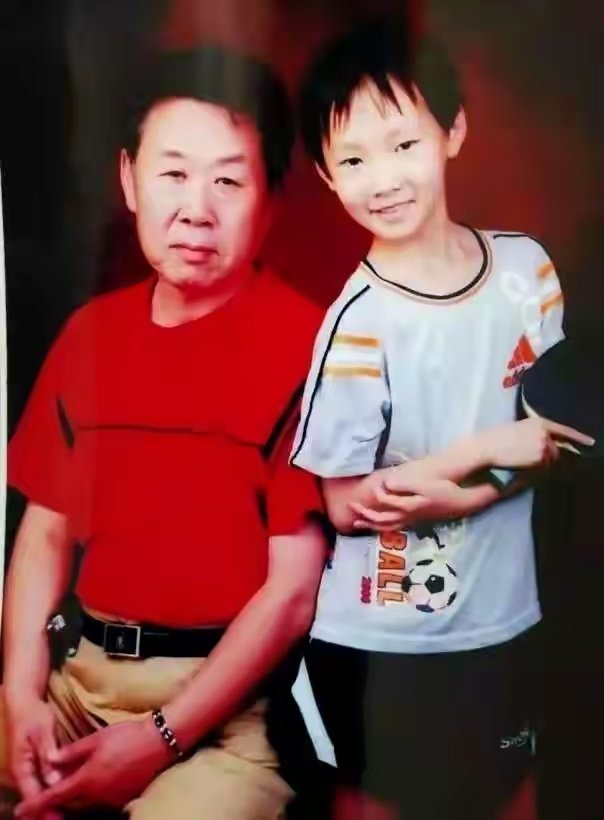 王曼昱母亲田艳菊：曾为女儿辞职，如今王曼昱给母亲北京买房 ​