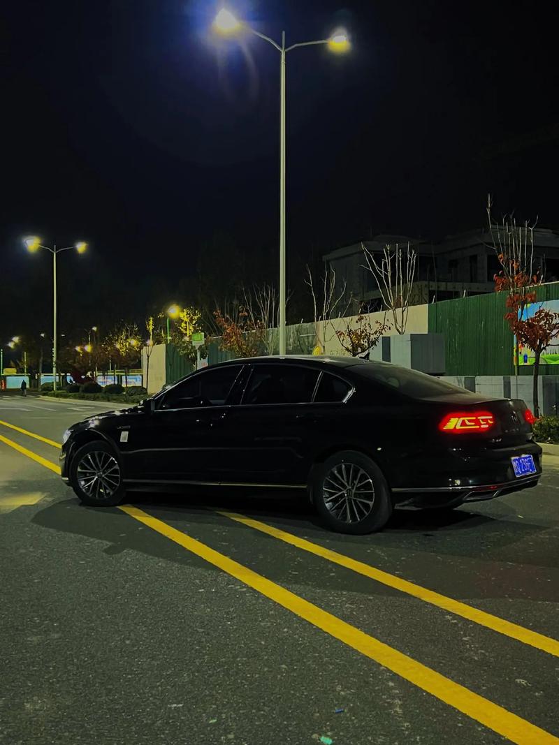 坐在大众迈腾里面舒服多了，要是我不会开车，也不会骑摩托车，那该多好，就能坐着大众迈腾来看看你。