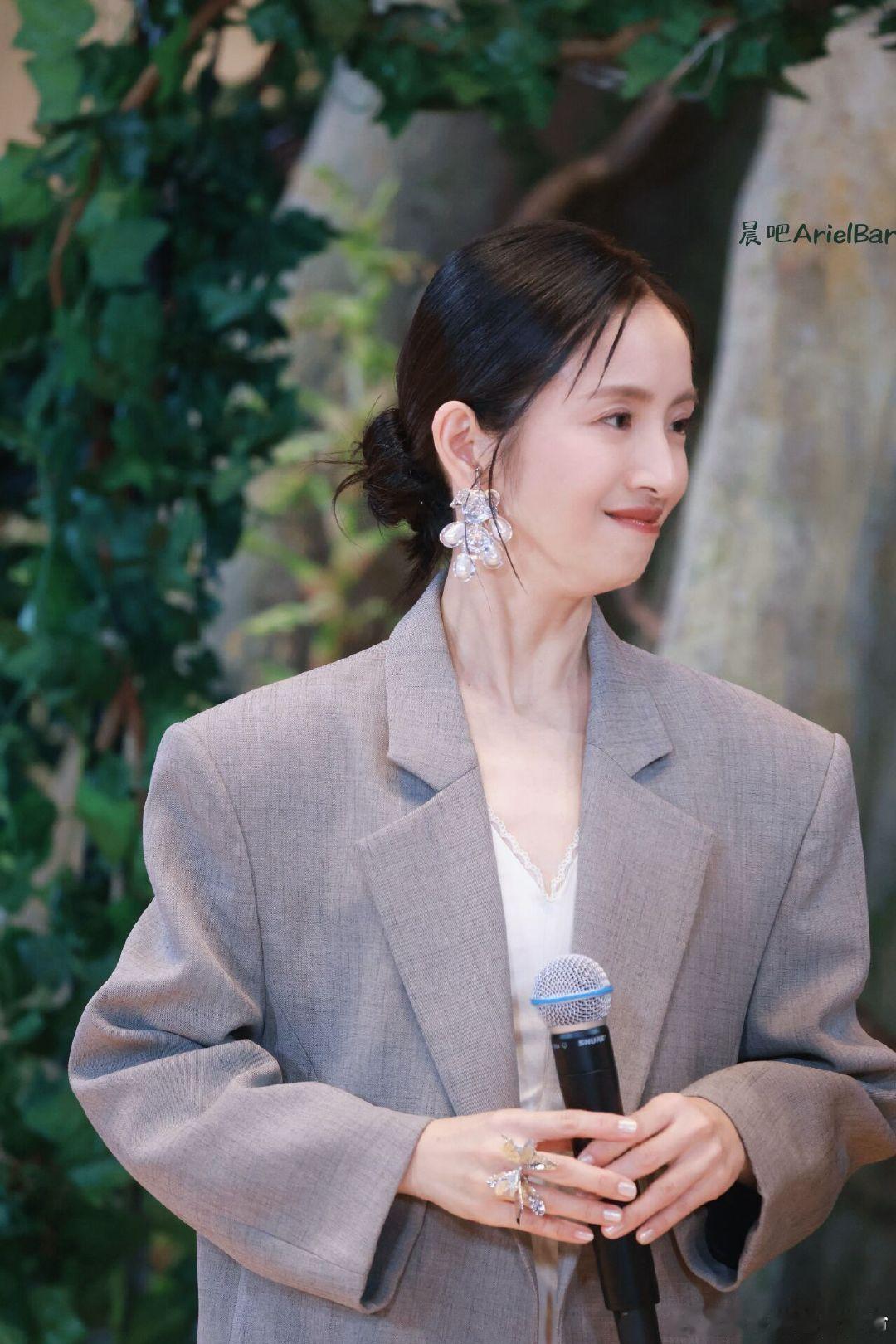 #林依晨听过花少偶数季魔咒#熟知花少偶数季的玄学梗，林依晨出发前就做好心理铺垫，坦然接纳旅途里会出现的各种状况，静待她的拉美旅途。#花儿与少年##林依晨[超话]# ​