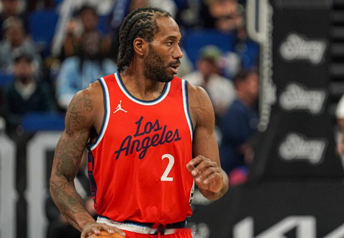 NBA史上最重罚单之一！快船因规避工资帽被罚3000万美元+没收5个首轮签
 
北京时间9月3日，NBA官方公布重磅处罚结果，经过为期一年的独立调查，洛杉矶快船队因系统性规避工资帽规则，被处以3000万美元高额罚金，同时球队将被没收2029至2033年连续五个首轮选秀权，多名高层管理人员也遭到禁赛处