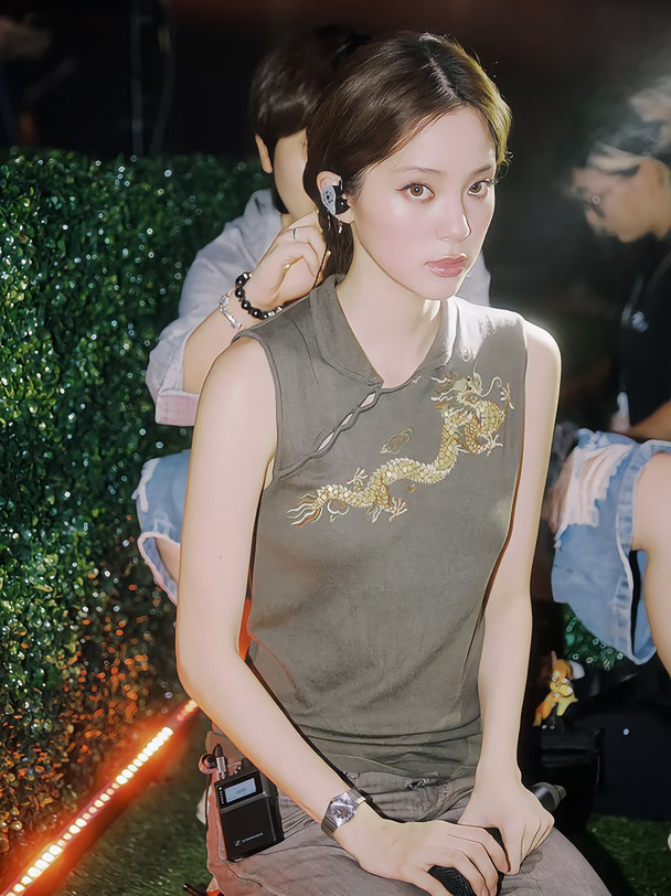 此女是谁？怎么这么美？