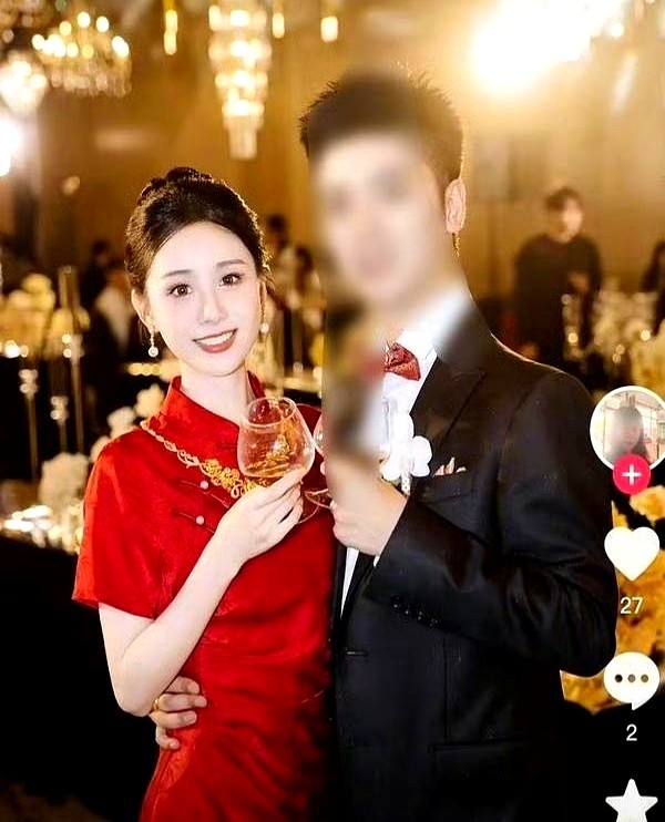 网友爆料说她2024年12月28日办过婚礼，孩子都一岁多了。可仔细看，婚礼、生子全是网传，没有一张本人官宣。就连传说中的“富二代”老公，也是没名、没姓、没同框。

其实王晓慧在采访里说过，没做好把家人朋友曝光的准备。她