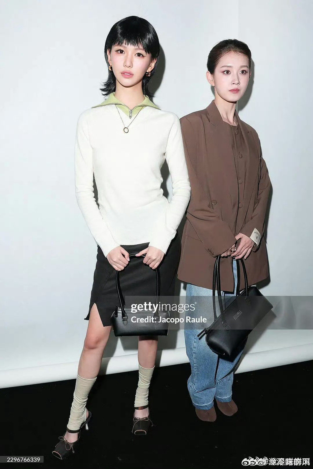 #郭宇欣否认违约#
郭宇欣的回应只能代表她单方面说法。就算存在薪资争议，也不能单方面拒绝履行经纪合约。十年经纪合同尚未经司法判定解除，自行绕开公司接影视商务项目，本身就触碰契约红线。酬劳纠纷是一码事，合约履约是另一码事，不能混为一谈，一切等法院判决。#郭宇欣公司长期拖欠演艺报酬# ​