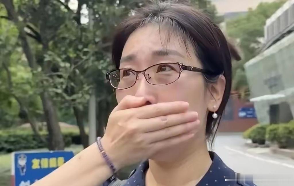 #罗爷说法##罗爷睿评##v光计划# 原配告重婚失败，却赢得人心！婚外胚胎铁证如山，法律制裁不了，道德法庭早已定罪！插足者莫得意，骂名终身难洗；负心汉别侥幸，良心债永难还！原配一纸诉状，不为输赢，只为尊严而战！婚姻非儿戏，背叛必遭谴！支持原配，正义在人心，公道永不灭！ ​