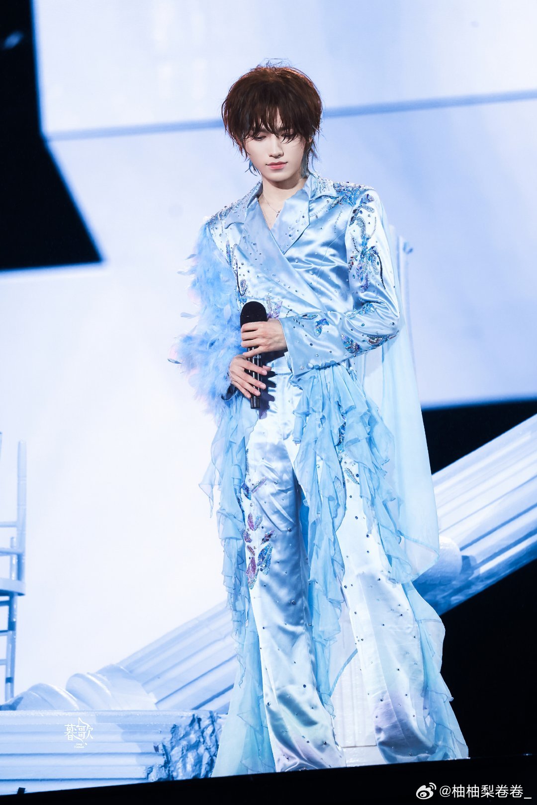 #宋亚轩[超话]# 🐟#宋亚轩百度网盘代言人# 🐬#青年演员宋亚轩# 

我曾在人山人海的星光里为你嘶声呐喊 最美好的岁月都与你相关.

#腾讯音乐由你榜#
#宋亚轩无趣生活指南# ​​​
@时代少年团-宋亚轩 
【宋亚轩人气top】【宋亚轩公益】 ​