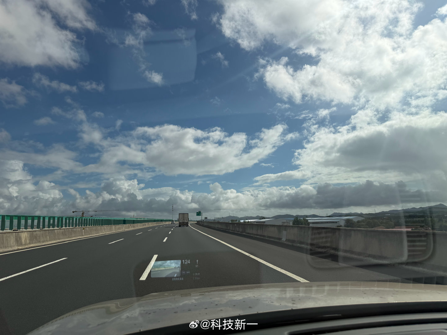 开理想L9 Livis回村，大家感觉有排面吗[doge] ​