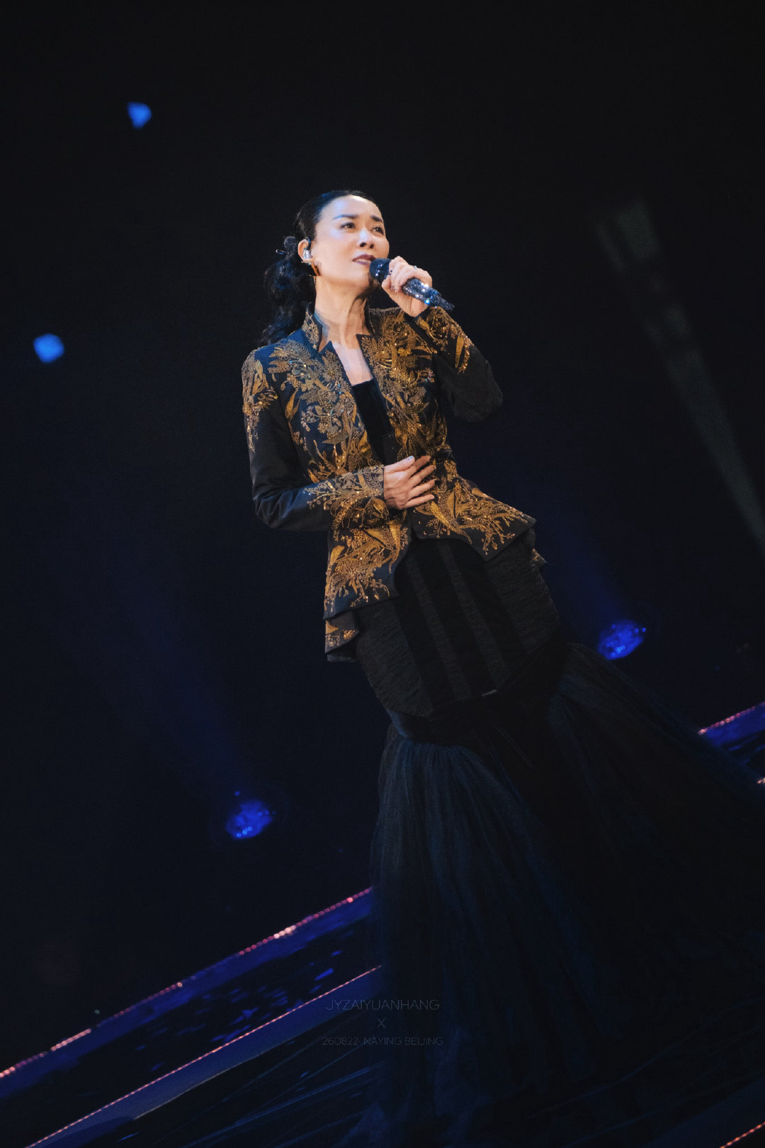 「告诉自己没辜负这黑夜」
-
📷 𝟐𝟔𝟎𝟖𝟐𝟐 ·北京
#那英我来因为你在巡回演唱会# ​