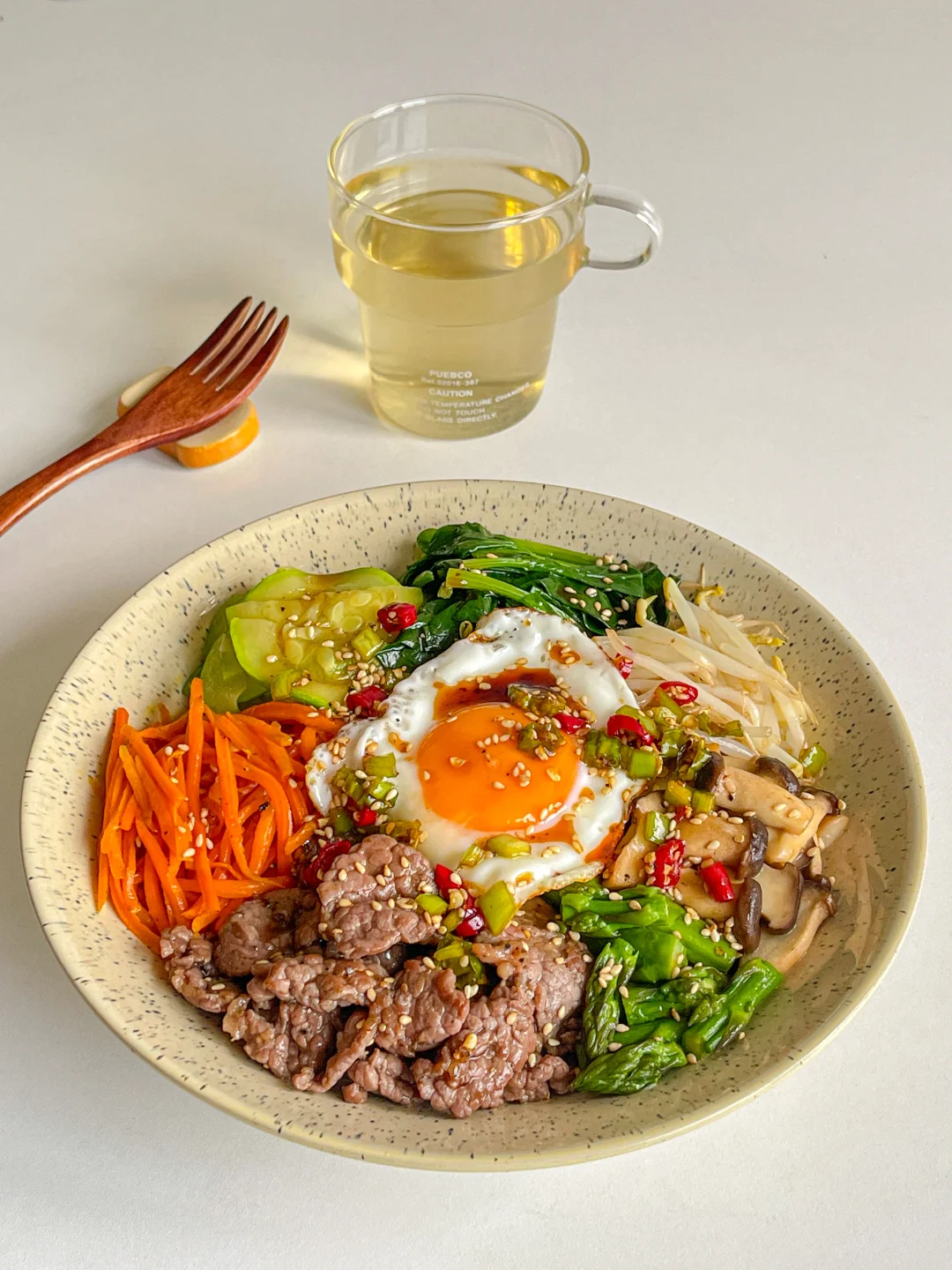 干净一人食🍃牛肉鸡蛋时蔬拌饭🍳益生菌饮